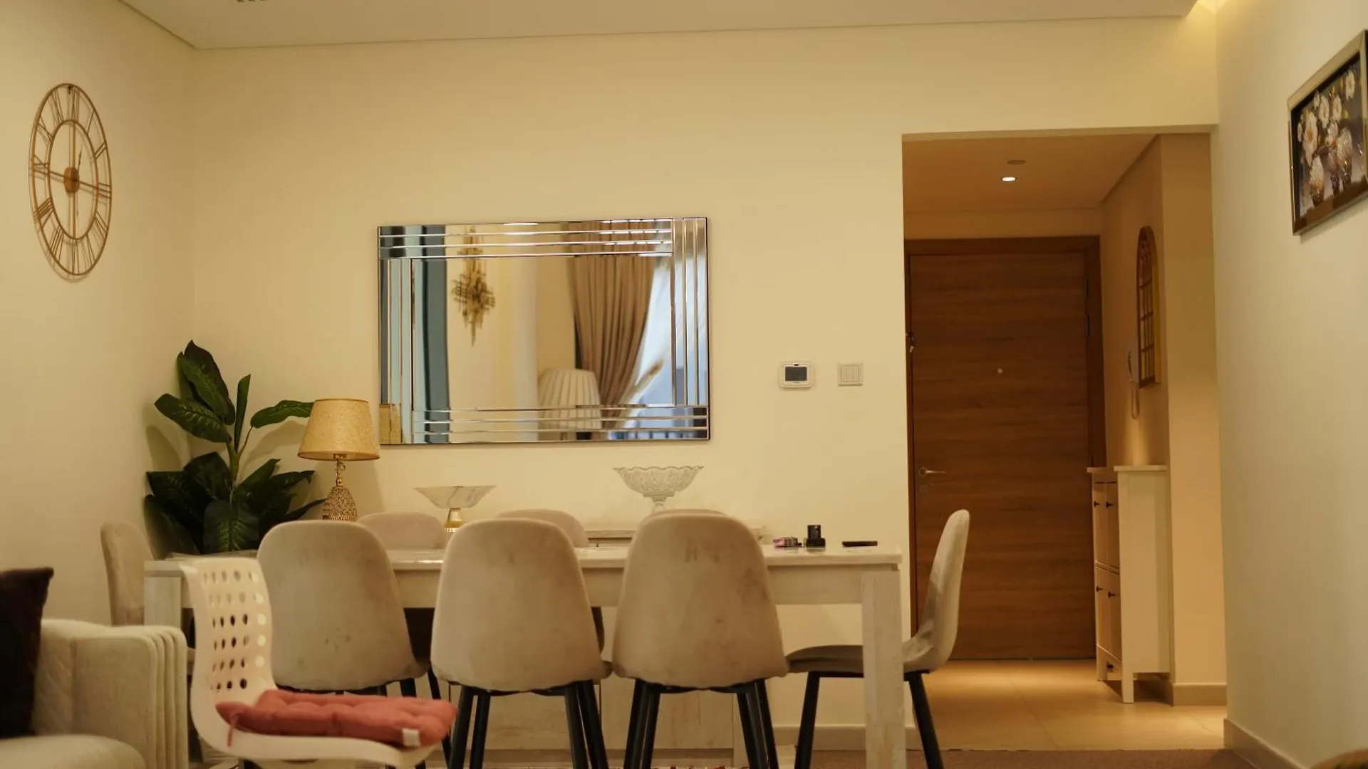 Brown Stone - Mirdif Hills Dubai Airport Apartment United Arab Emirates