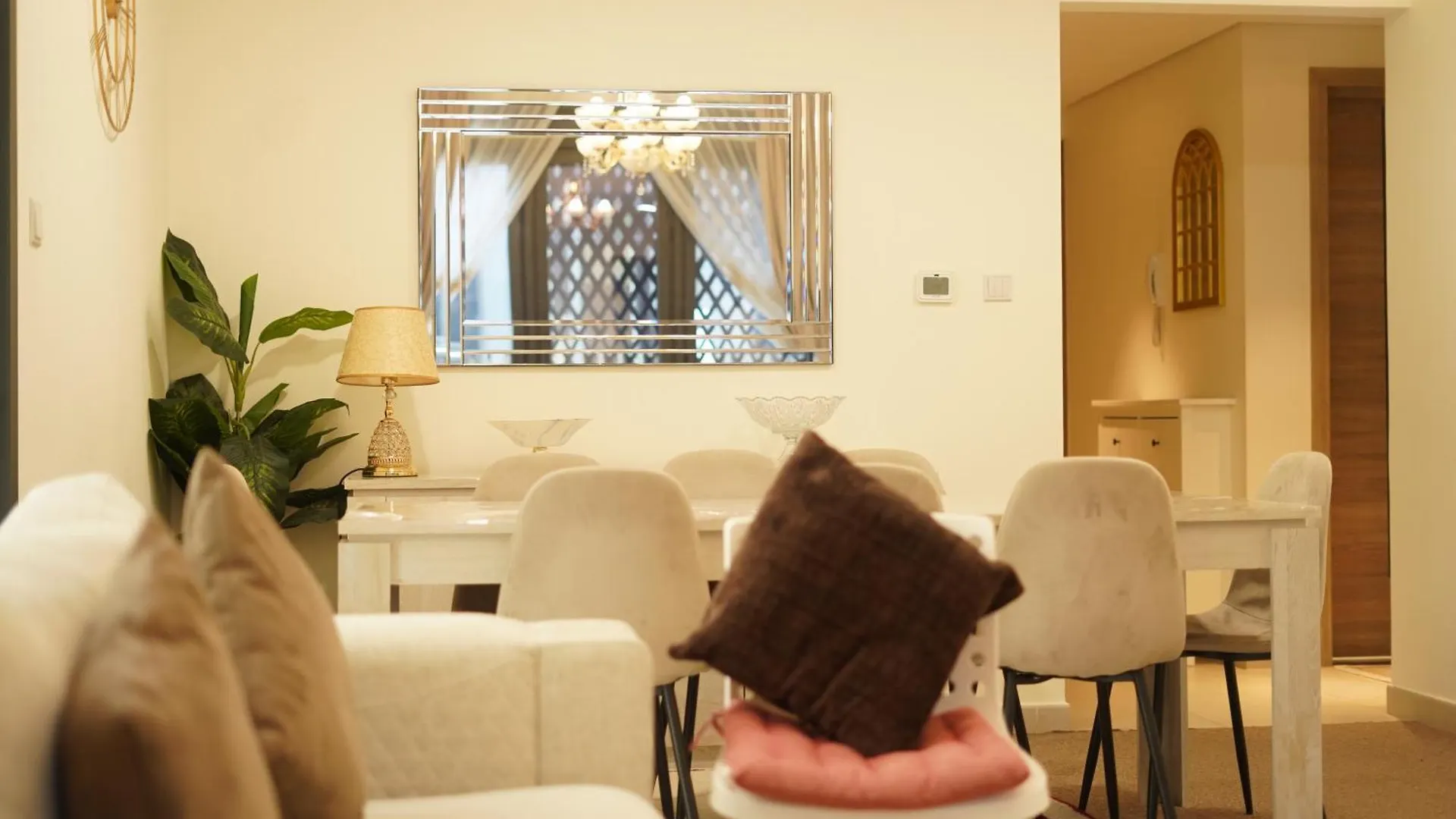 Brown Stone - Mirdif Hills Dubai Airport Apartment United Arab Emirates