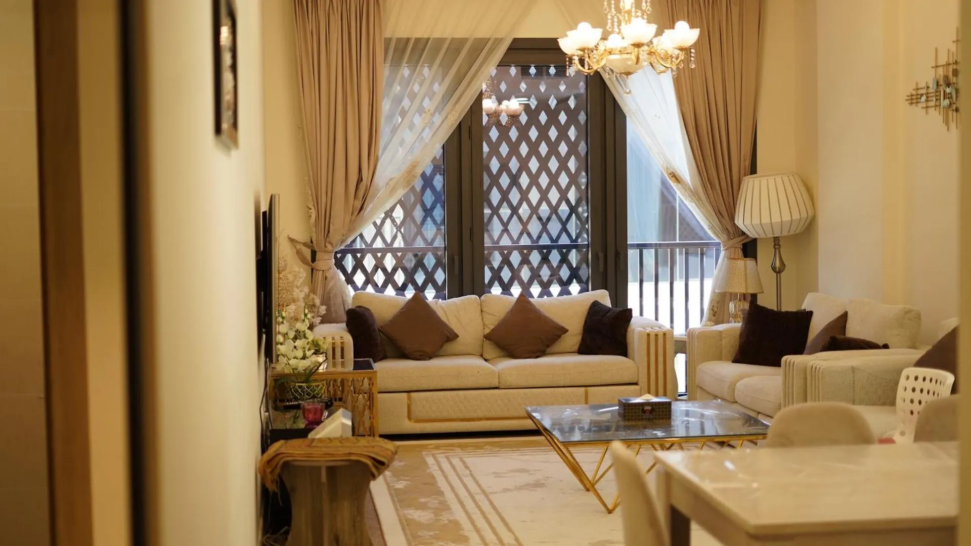 Brown Stone - Mirdif Hills Dubai Airport Apartment
