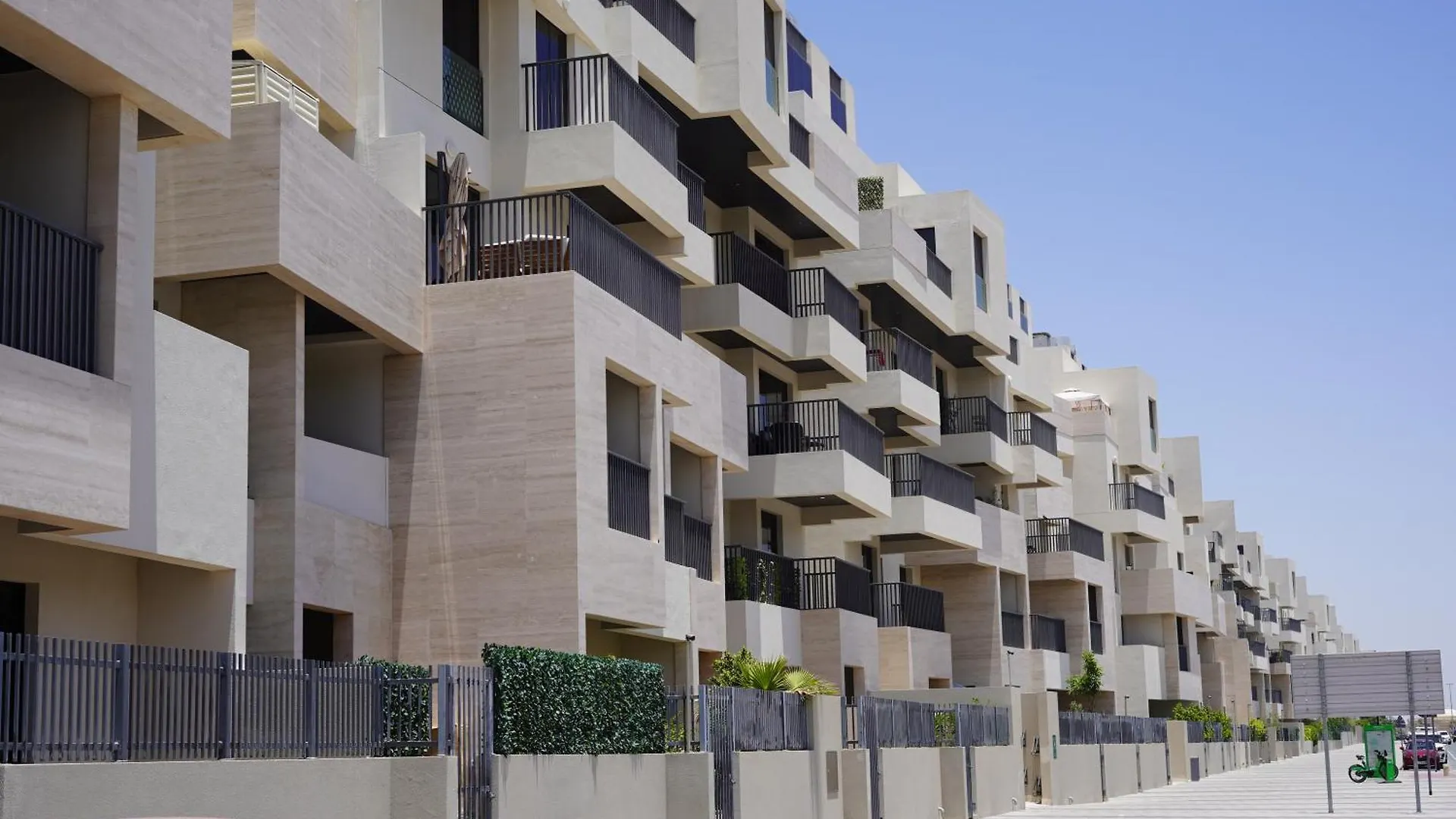 Brown Stone - Mirdif Hills Dubai Airport Apartment 0*,