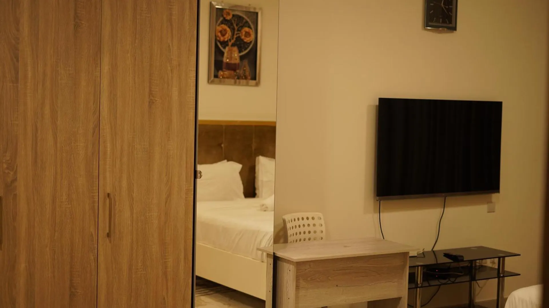 Brown Stone - Mirdif Hills Dubai Airport Appartement