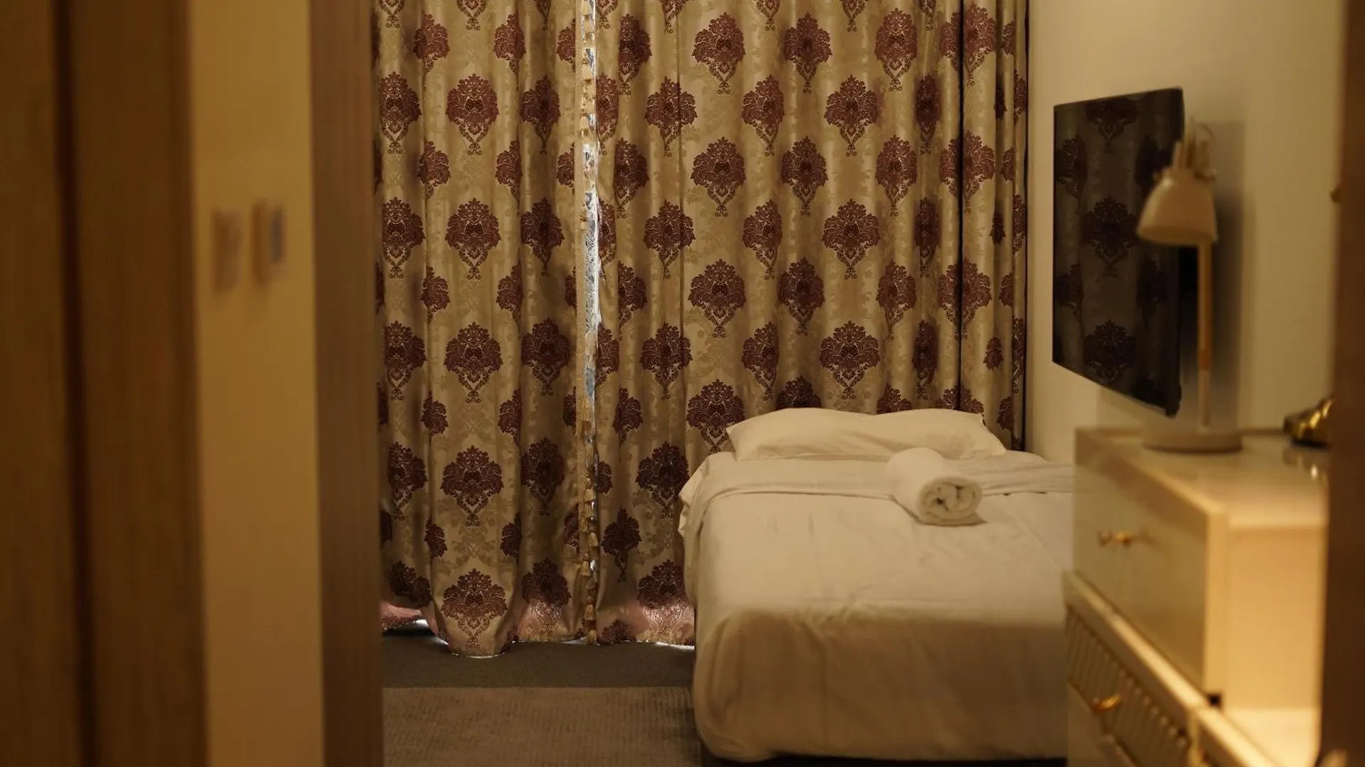 Brown Stone - Mirdif Hills Dubai Airport Apartment United Arab Emirates